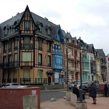 Les Marevas Woignarue